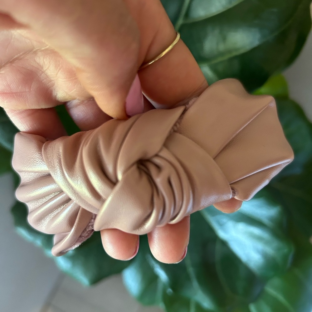 Elegant Tan Hair Clip
